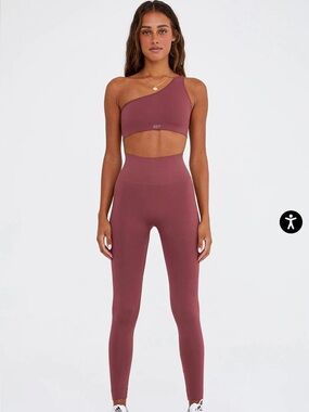 Set active canyon one shoulder set